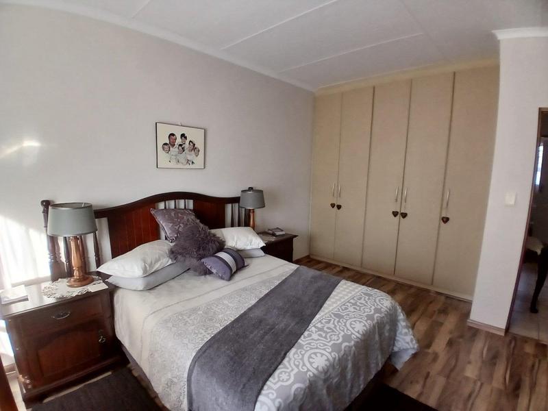 4 Bedroom Property for Sale in Fraaiuitsig Western Cape